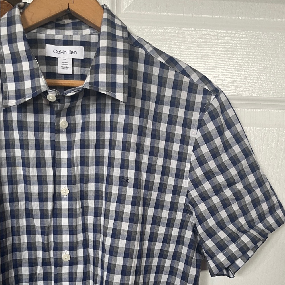 Calvin Klein Slim Fit Lightweight Fabric Cotton Button-Down Shirt